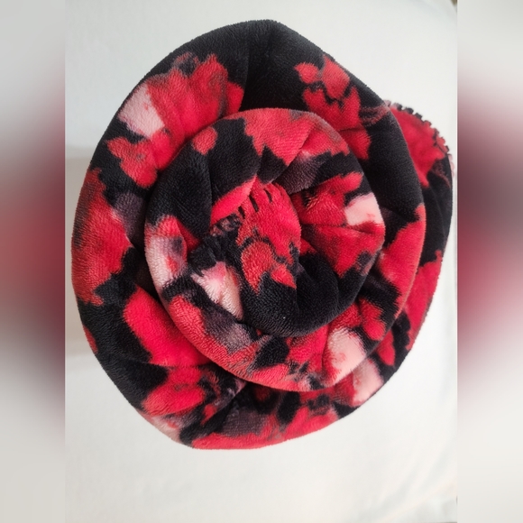 NWT Victoria's Secret Sherpa Blanket - Picture 4 of 6